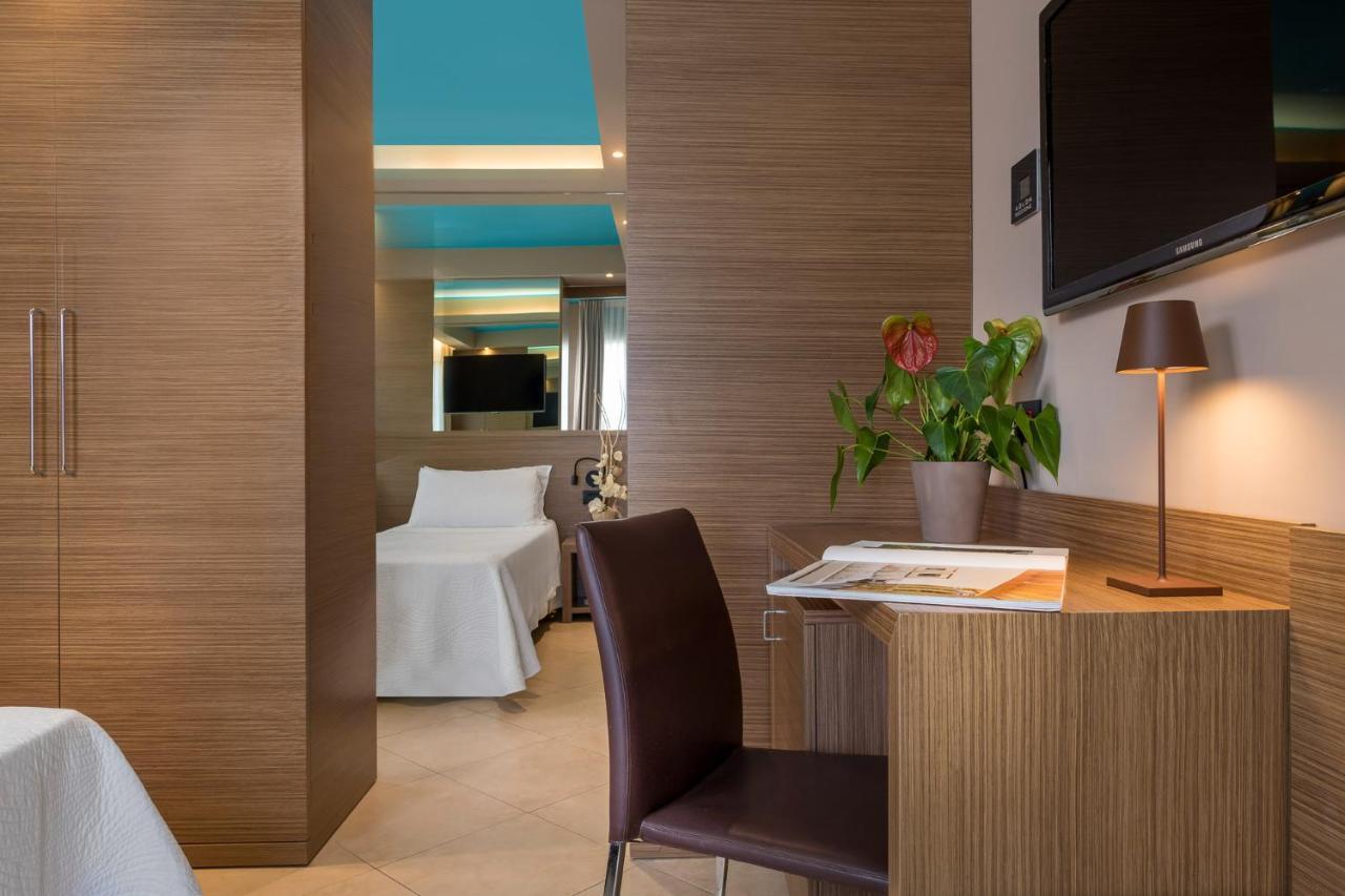 Hotel Adlon - Fronte Mare Riccione Exterior photo