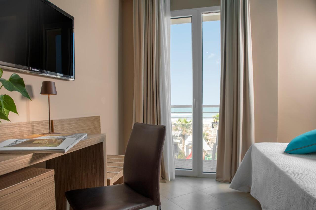 Hotel Adlon - Fronte Mare Riccione Exterior photo