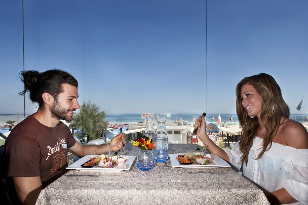 Hotel Adlon - Fronte Mare Riccione Exterior photo